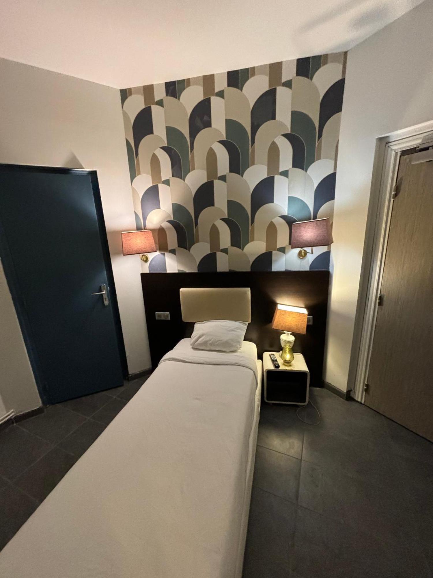 Hotel Astrid Rouen Exteriör bild