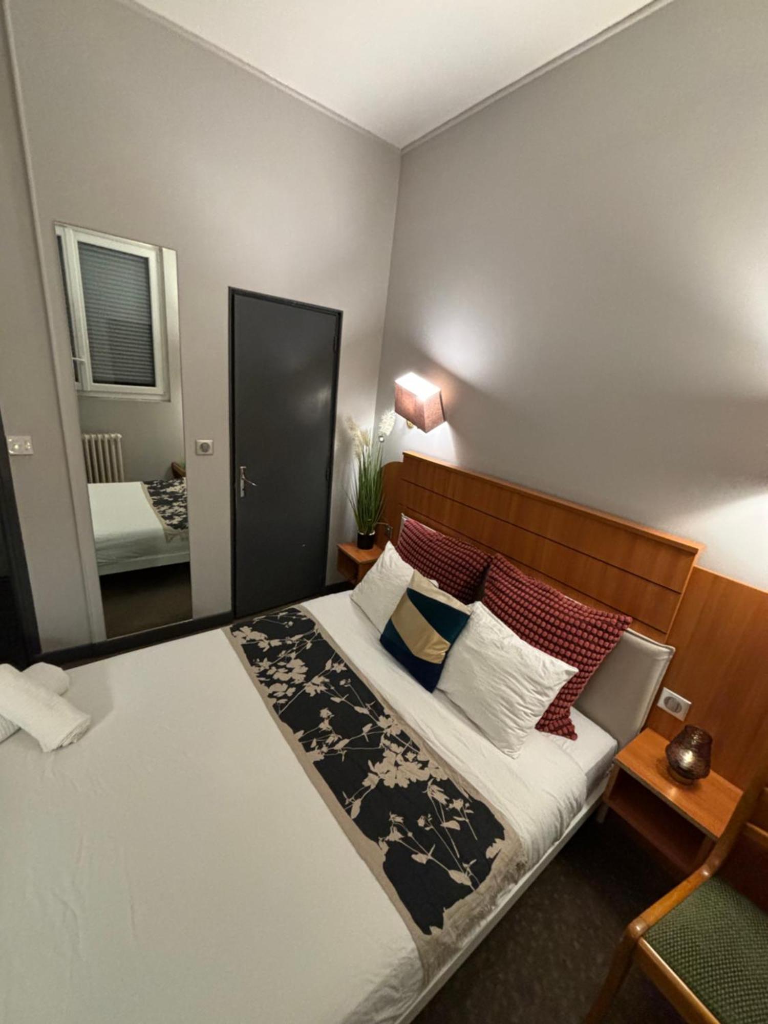 Hotel Astrid Rouen Exteriör bild